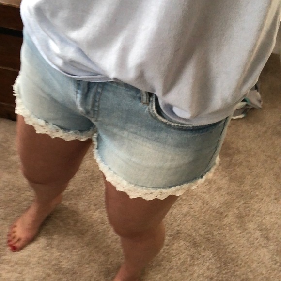 NWOT Cutoff & Lace Hem Denim Shorts - Picture 2 of 8